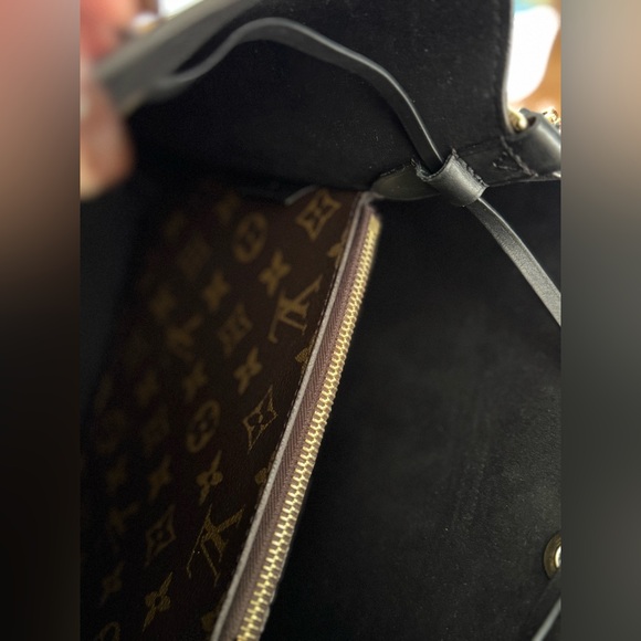 Louis Vuitton | NéoNoé MM Bucket Bag in Monogram - Picture 11 of 16